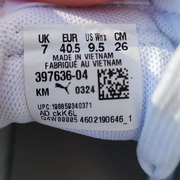 Puma White and Black Sneakers with Brown Sole - Picture 4 of 8